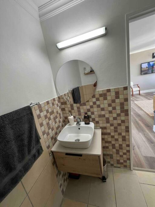 Modern, Trendy And Comfortable 2 Bedroom Apartment In Kapstadt Exterior foto