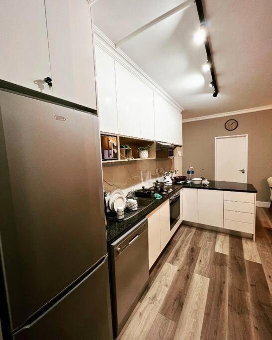 Modern, Trendy And Comfortable 2 Bedroom Apartment In Kapstadt Exterior foto